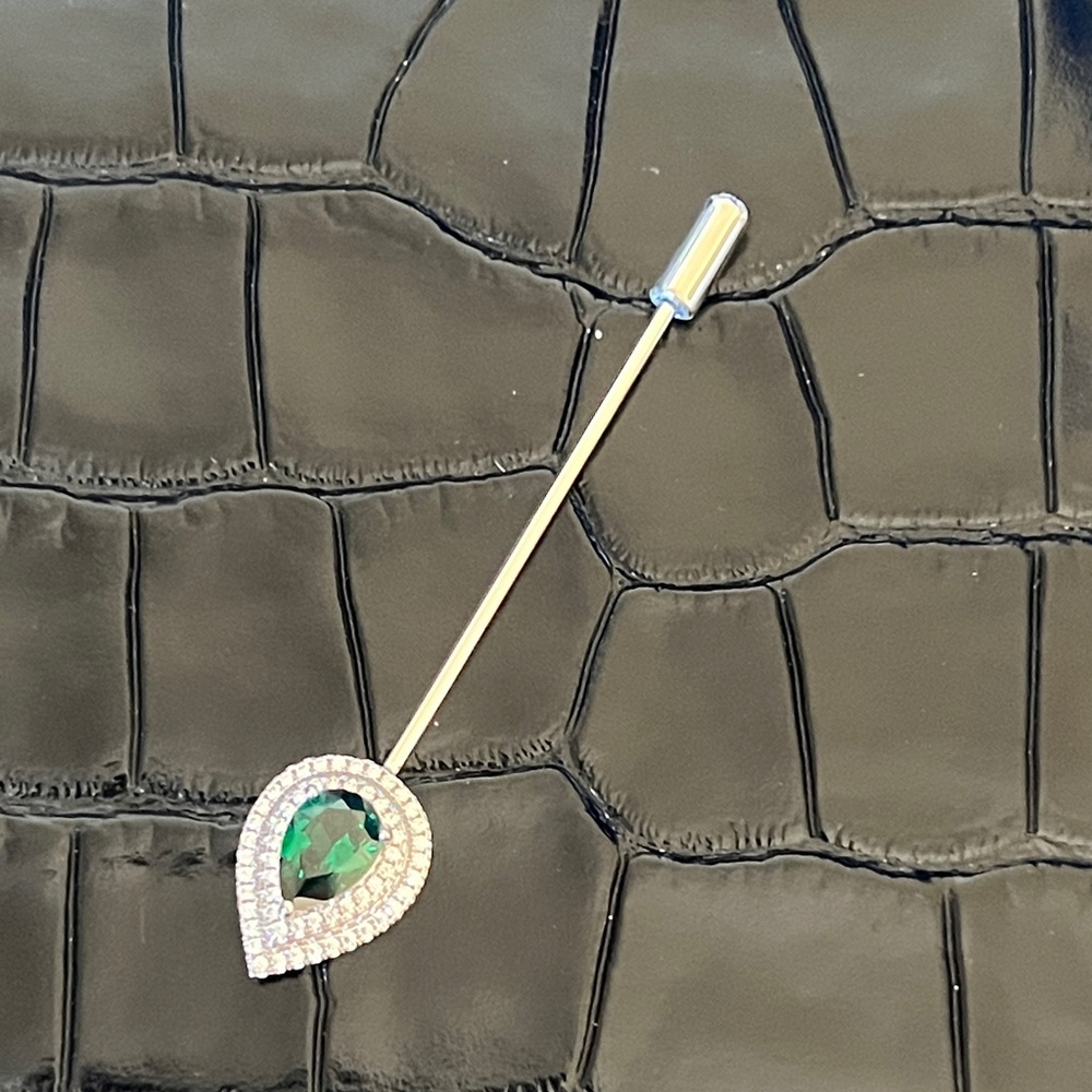 Elegant Silver and Green Quartz Brooch